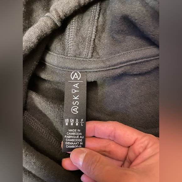 Askya oversized cropped hoodie ⭕️3/$15⭕️ - Picture 6 of 6